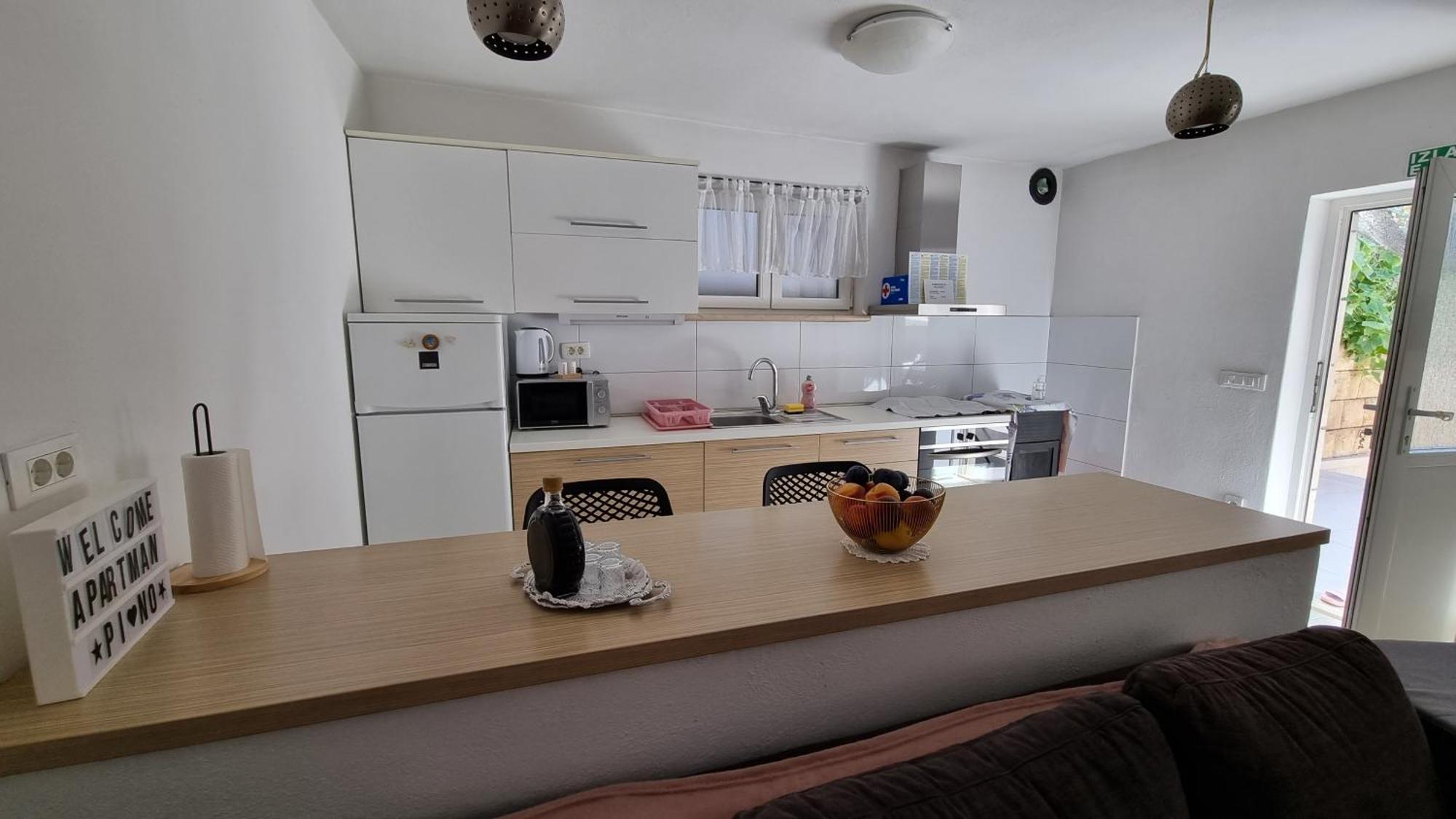 Apartment Pino Pucisca Buitenkant foto