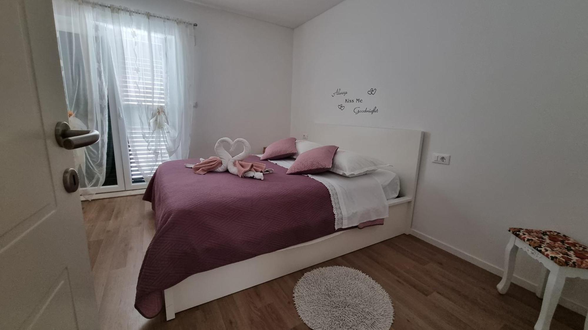 Apartment Pino Pucisca Buitenkant foto