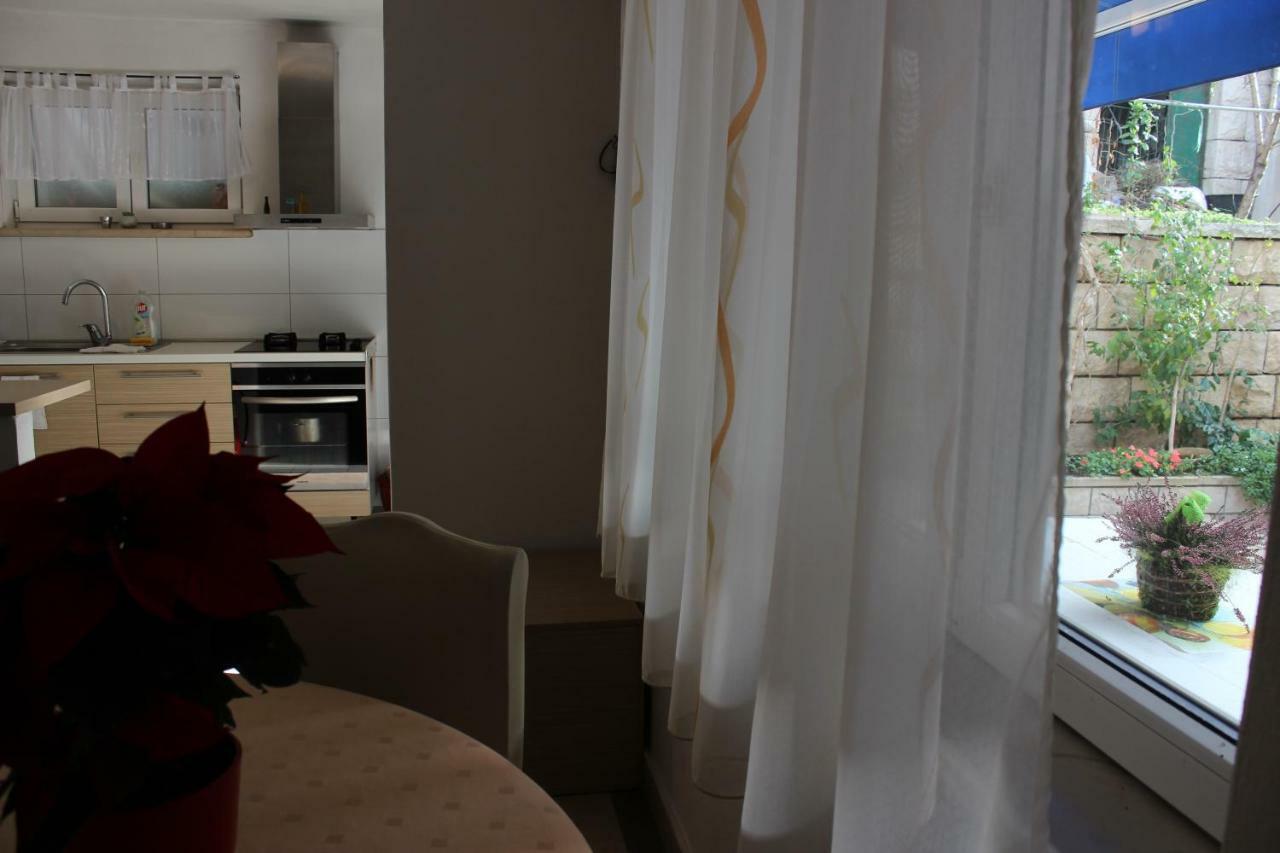 Apartment Pino Pucisca Buitenkant foto
