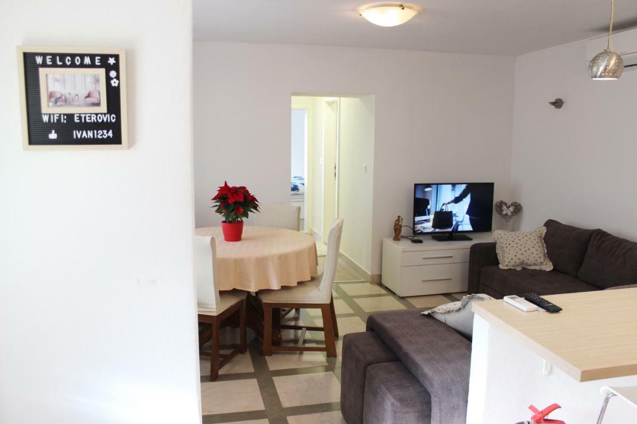 Apartment Pino Pucisca Buitenkant foto
